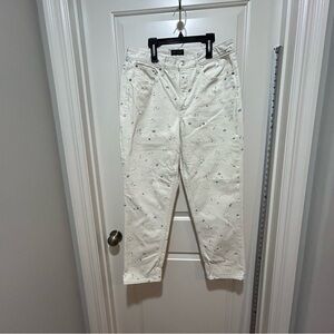 Free Assembly women’s size 12 White Floral Print 90’s straight jeans. Like new